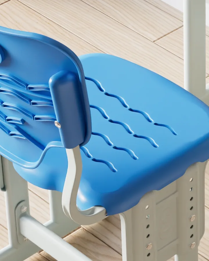 Moulded rim on a seat shell